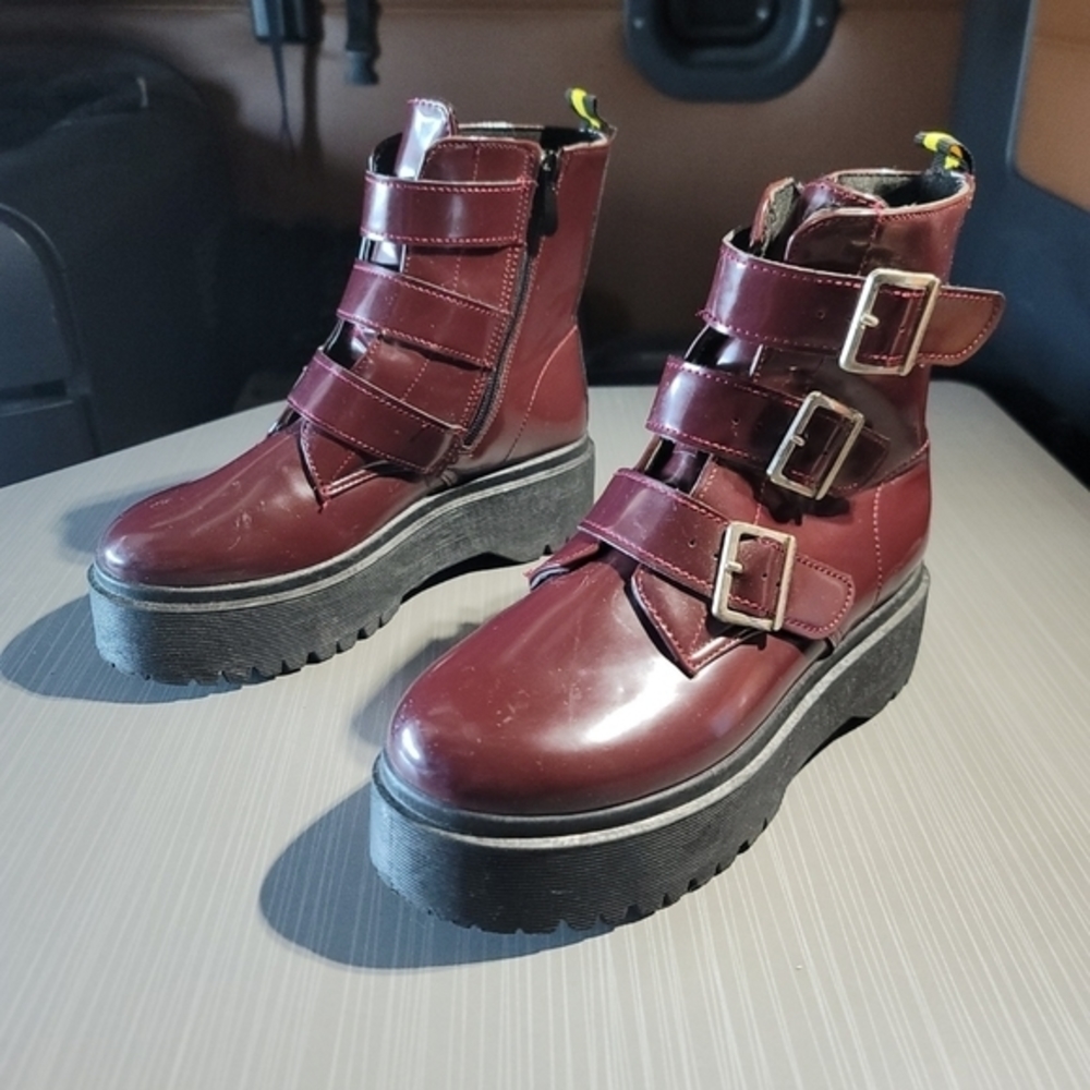 YOKI Burgundy Faux Leather Sleek Strappy/Buckle Platform Boots Women's 6 - Picture 3 of 8